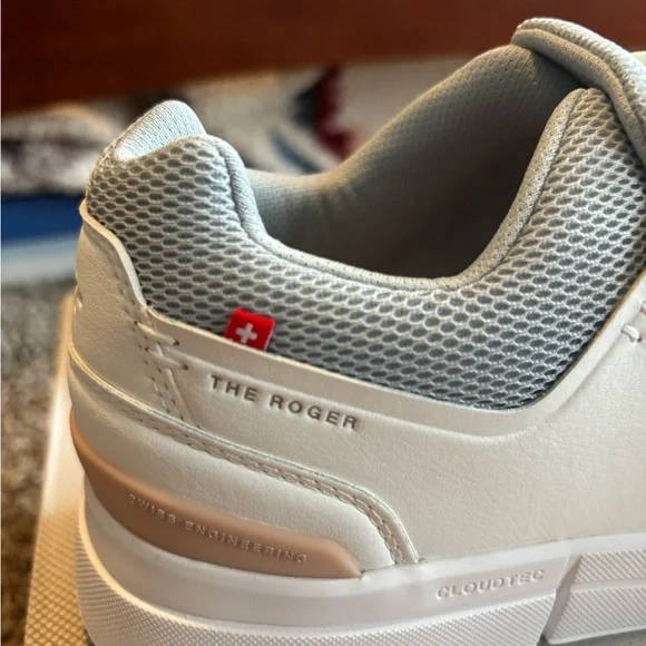 Brand New On Cloud Women's Roger Advantage Shoes Size 9.5 MSRP $160 - Picture 3 of 9